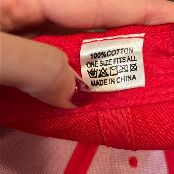 Ferrari Red Cap with Iconic Emblem - Picture 2 of 3